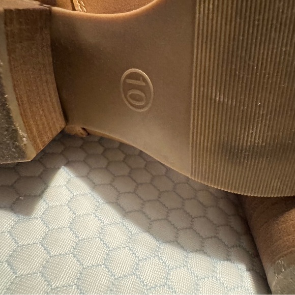 Women’s bootie cowboy boots. - Picture 6 of 6